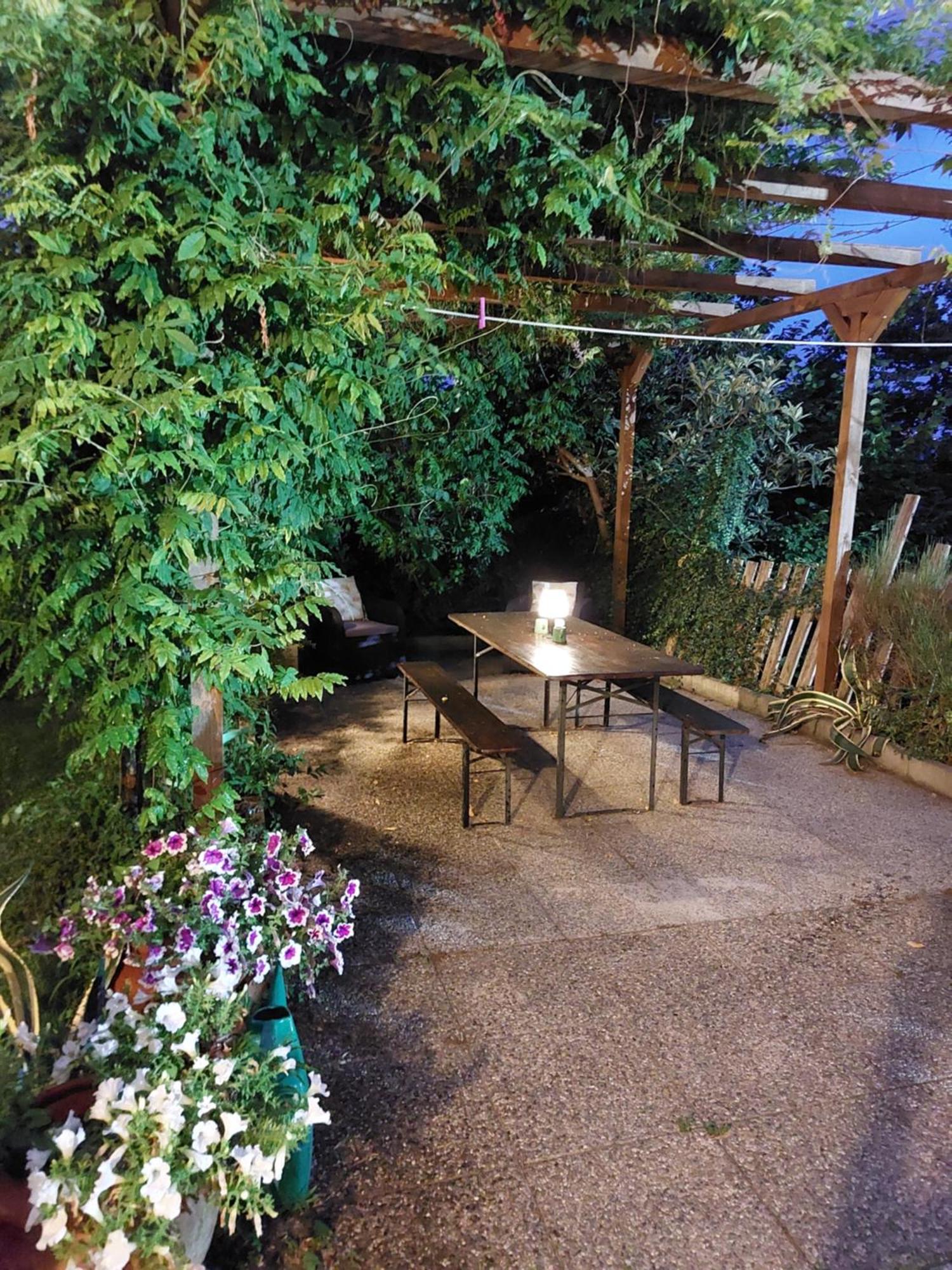 Il Giardino Del Nespolo Hotell Arcola Exteriör bild