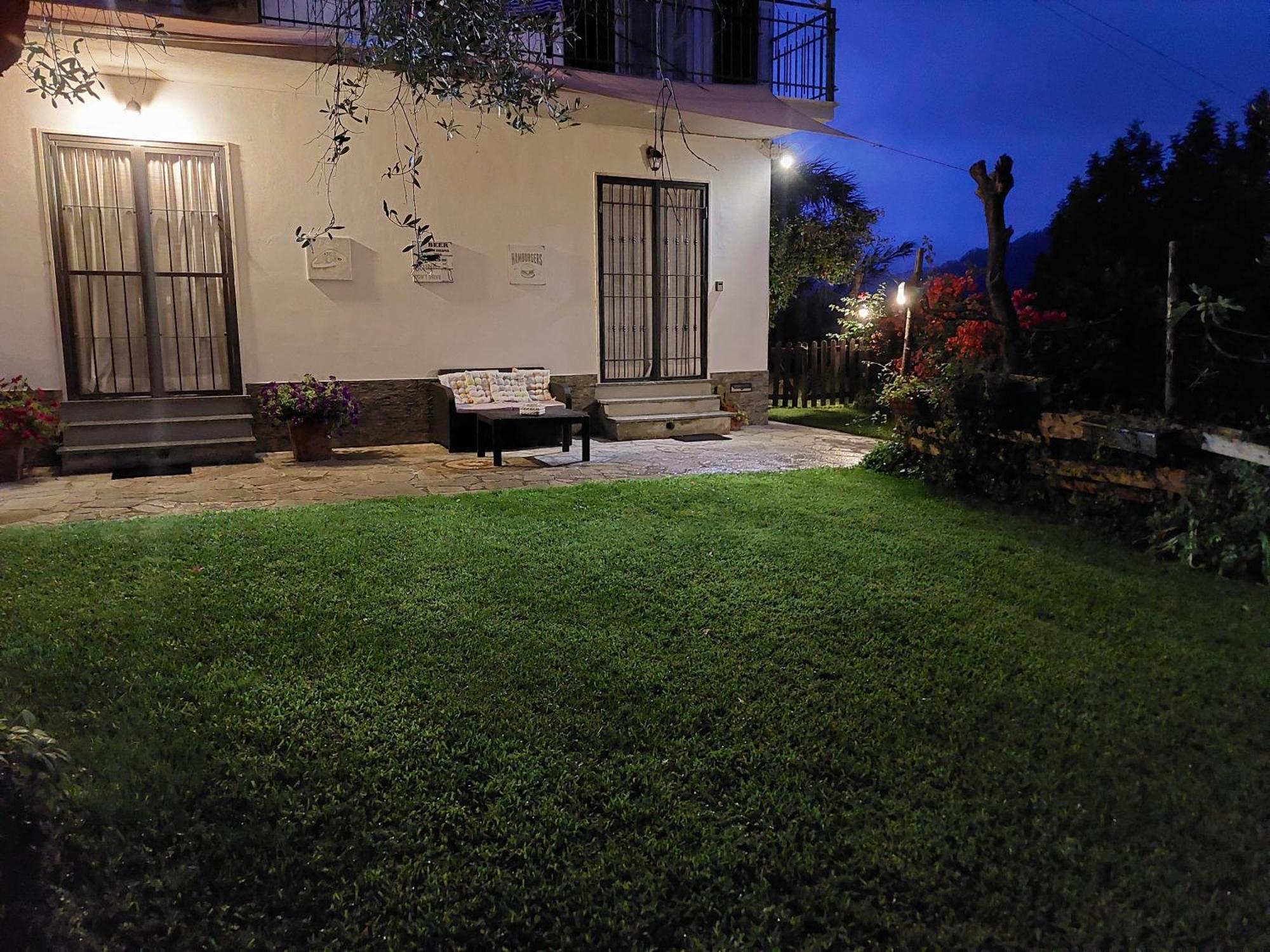 Il Giardino Del Nespolo Hotell Arcola Exteriör bild